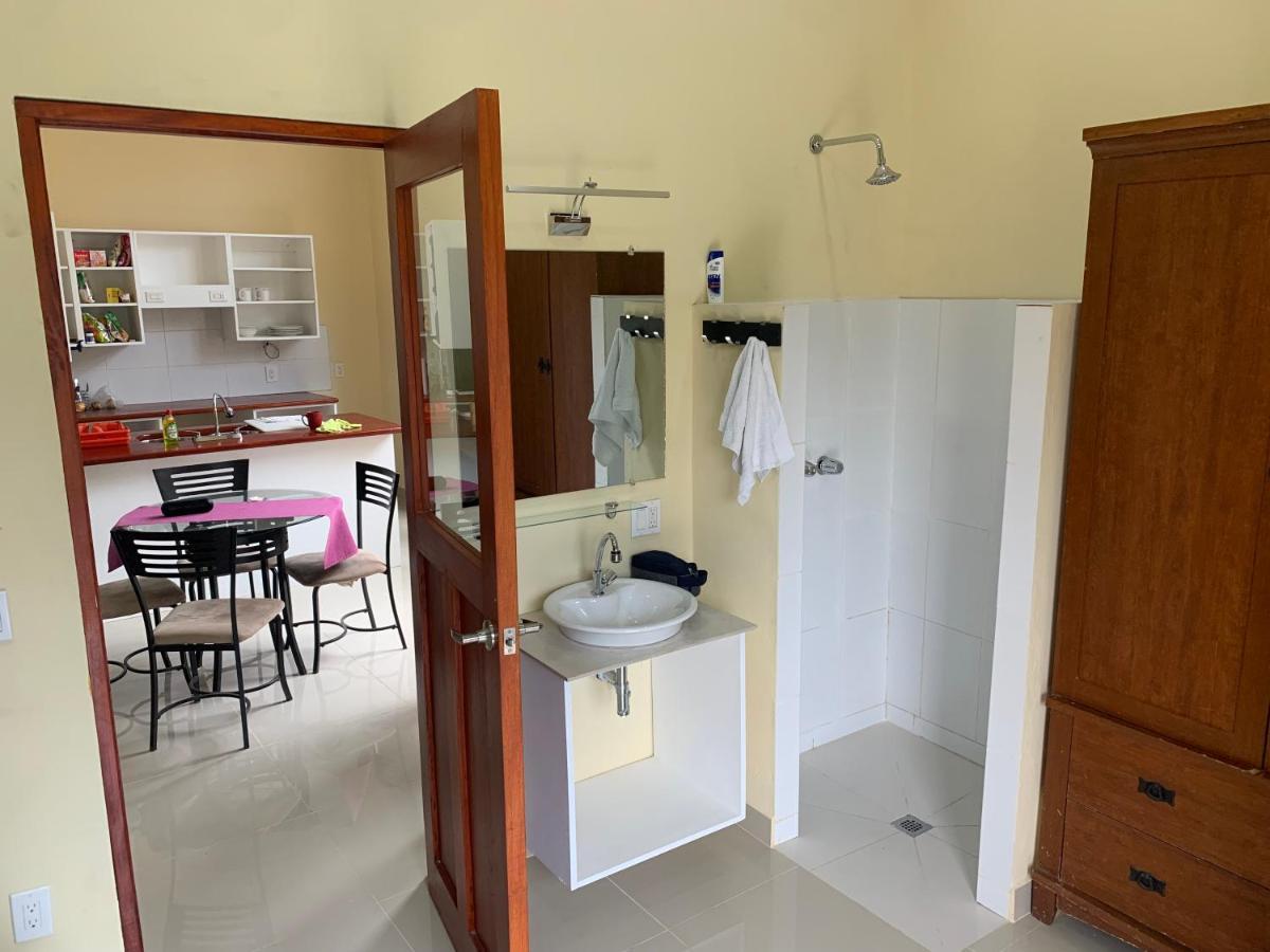 Apartamentos Casa Amarilla Гранада Экстерьер фото