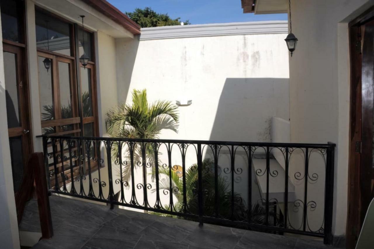 Apartamentos Casa Amarilla Гранада Экстерьер фото