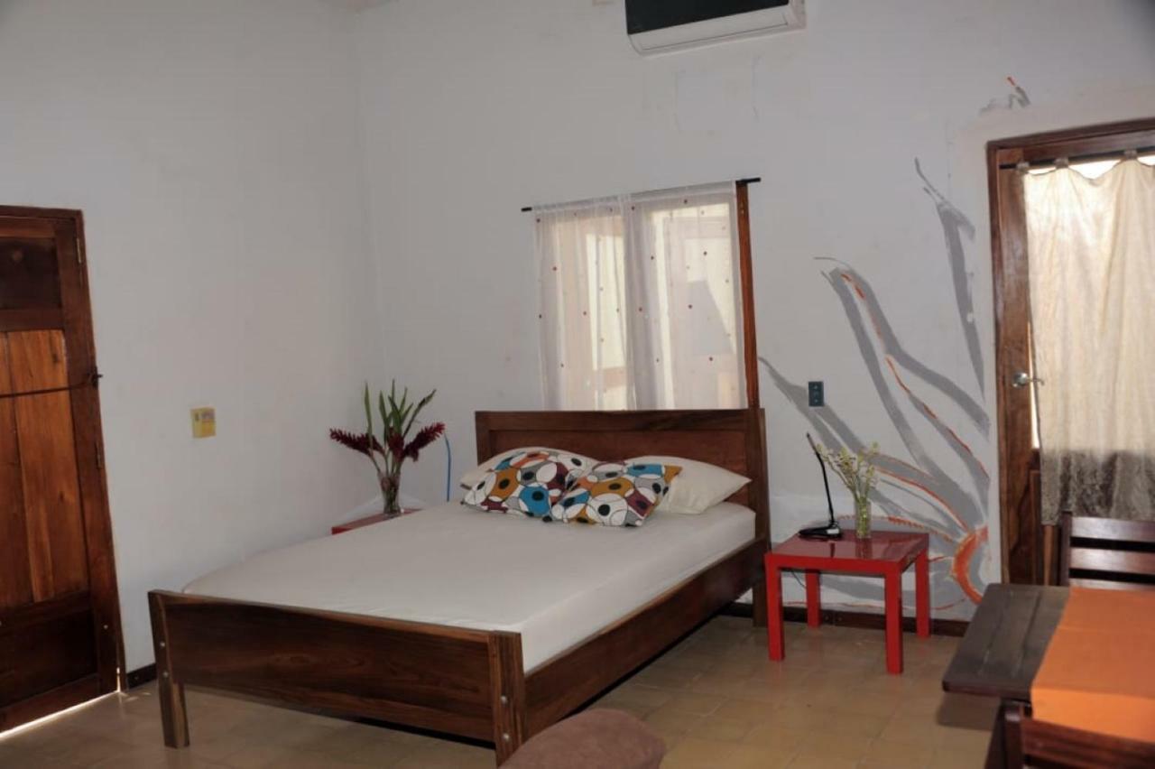 Apartamentos Casa Amarilla Гранада Экстерьер фото